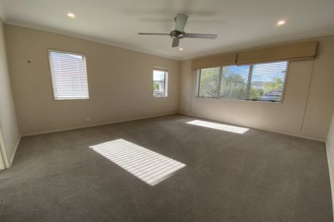 Photo of property in 4 Oak Bark Drive, Schnapper Rock, Auckland, 0632