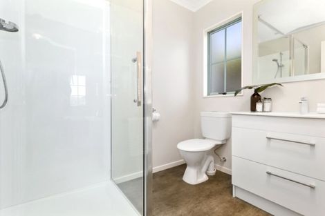 Photo of property in 128 Woodman Drive, Tawa, Wellington, 5028