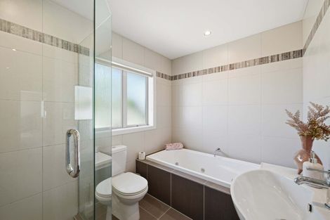 Photo of property in 31 Beechwood Road, Rothesay Bay, Auckland, 0630