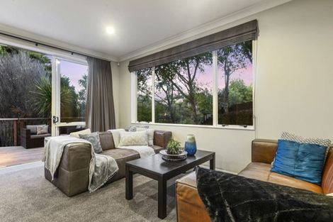 Photo of property in 240 Schnapper Rock Road, Schnapper Rock, Auckland, 0632