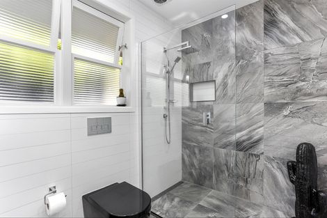 Photo of property in 55 Cliff View Drive, Green Bay, Auckland, 0604