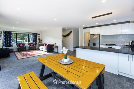Photo of property in 3 Nikau Lane, Timberlea, Upper Hutt, 5018
