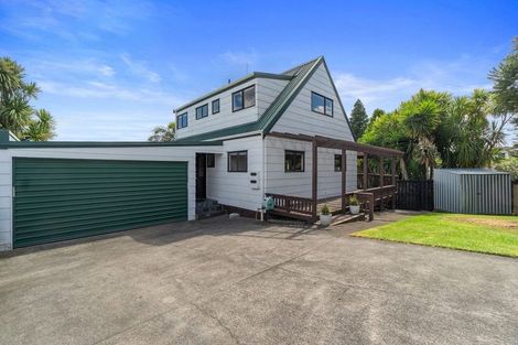 Photo of property in 16 Hawke Place, Pukekohe, 2120