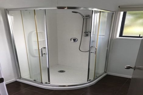 Photo of property in 105 Sandspit Road, Shelly Park, Auckland, 2014