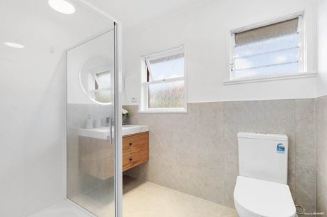 Photo of property in 1/33 Knightsbridge Drive, Forrest Hill, Auckland, 0620