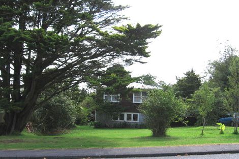 Photo of property in 10 Awaroa Road, Sunnyvale, Auckland, 0612