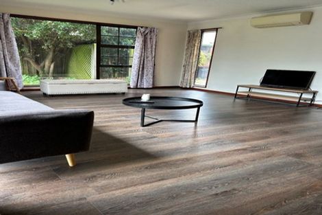 Photo of property in 5 Broadfell Avenue, Avonhead, Christchurch, 8042