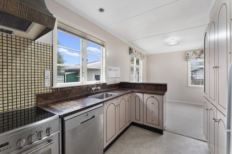 Photo of property in 21 Winchester Street, Awapuni, Palmerston North, 4412
