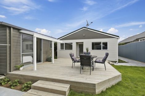 Photo of property in 11 Ropiha Street, Fitzroy, New Plymouth, 4312