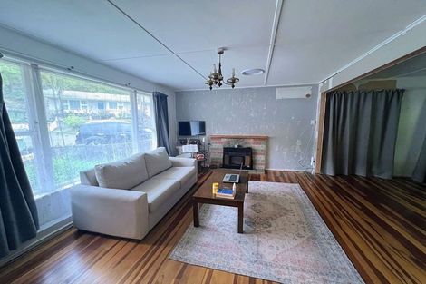 Photo of property in 32 Shackleton Grove, Stokes Valley, Lower Hutt, 5019