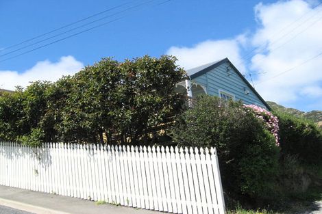 Photo of property in 12 Cornwall Road, Lyttelton, 8082
