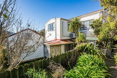 Photo of property in 81 Northland Road, Northland, Wellington, 6012