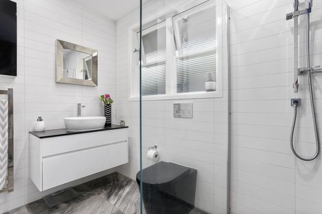 Photo of property in 55 Cliff View Drive, Green Bay, Auckland, 0604