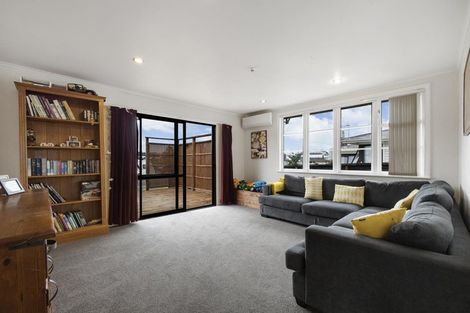 Photo of property in 10 Okoroire Street, Tirau, 3410