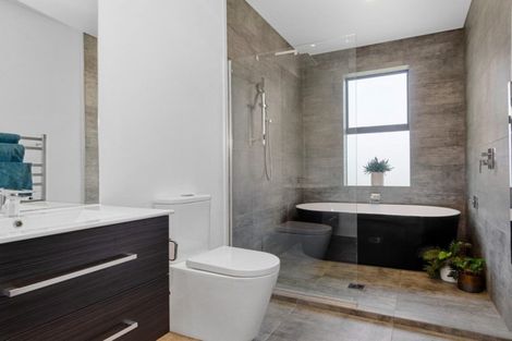 Photo of property in 16 Awanui Crescent, Matakana, 0985