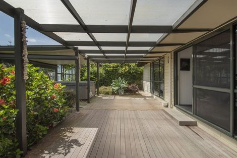 Photo of property in 28 Roretana Drive, Athenree, Katikati, 3177