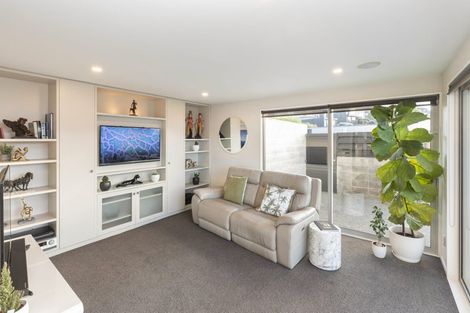 Photo of property in 5 Peregrine Close, Mount Pleasant, Christchurch, 8081