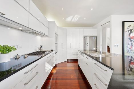 Photo of property in 5 Bayview Terrace, Oriental Bay, Wellington, 6011