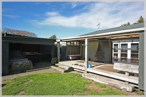 Photo of property in 11 Anga Street, Tangimoana, 4822