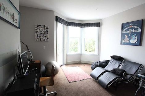 Photo of property in 54 Hawker Street, Mount Victoria, Wellington, 6011