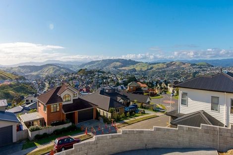 Photo of property in 9 Comber Place, Johnsonville, Wellington, 6037