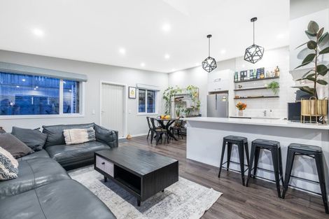 Photo of property in 1a Court Road, Tawa, Wellington, 5028