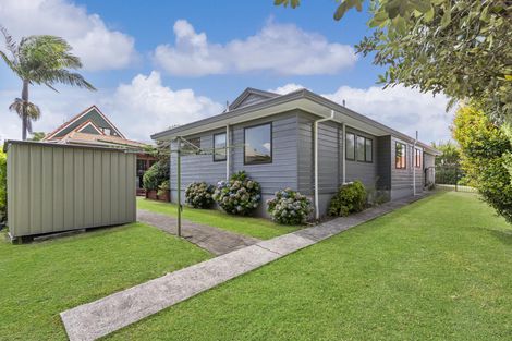 Photo of property in 15 Pinewood Grove, Botany Downs, Auckland, 2010