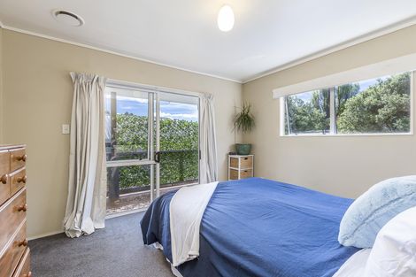 Photo of property in 2/39 Fairmount Road, Titirangi, Auckland, 0604