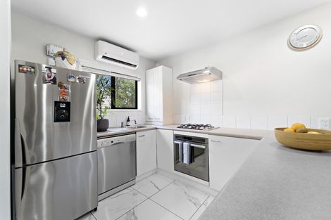 Photo of property in 10/36 West Coast Road, Glen Eden, Auckland, 0602