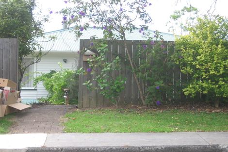 Photo of property in 34 St Peters Street, Northcote, Auckland, 0627