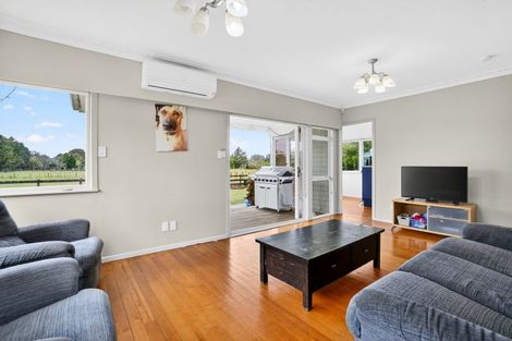 Photo of property in 61 Boord Crescent, Kumeu, 0891