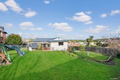 Photo of property in 57c Everglade Drive, Goodwood Heights, Auckland, 2105