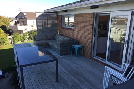 Photo of property in 31a Forrest Hill Road, Milford, Auckland, 0620