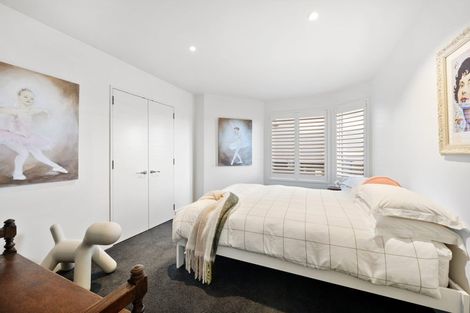 Photo of property in 5 Bayview Terrace, Oriental Bay, Wellington, 6011