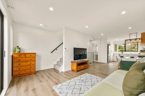 Photo of property in 7/27 Carole Crescent, Pakuranga, Auckland, 2010