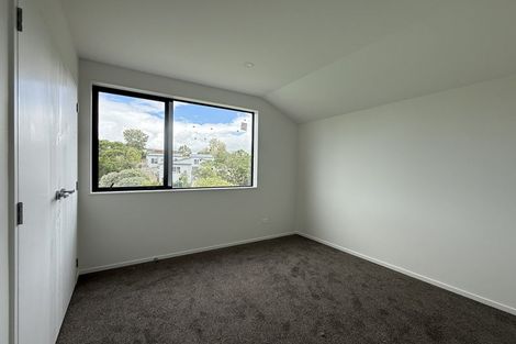 Photo of property in 40 Normanton Street, Glenfield, Auckland, 0629