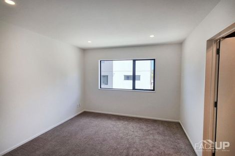 Photo of property in 64e Triangle Road, Massey, Auckland, 0614