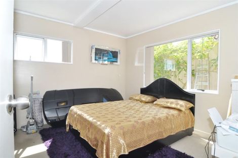 Photo of property in 2a Bamboo Grove, Kelston, Auckland, 0602