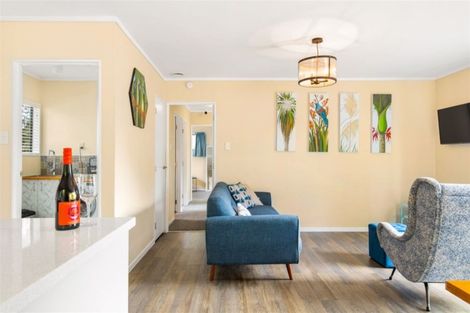 Photo of property in 2/123 Millbrook Road, Sunnyvale, Auckland, 0612