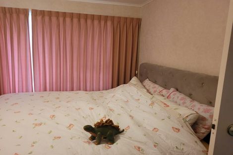 Photo of property in 15 Tiki Street, New Lynn, Auckland, 0600