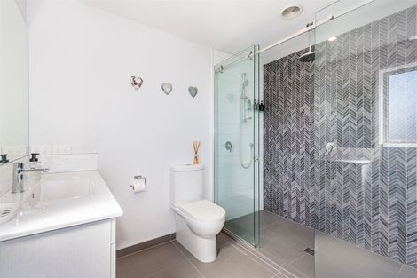 Photo of property in 78 Queen Charlotte Drive, Aotea, Porirua, 5024