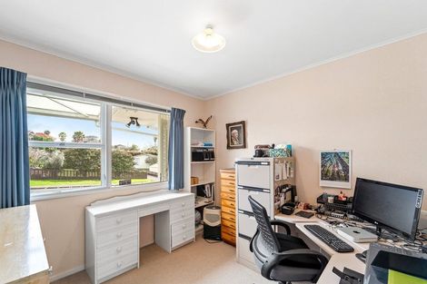 Photo of property in 10 Fairway Avenue, Red Beach, 0932