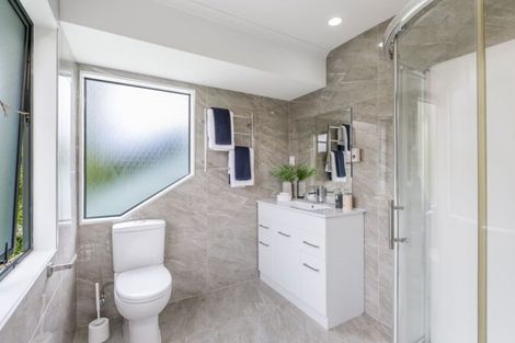 Photo of property in 2 Lucas Way, Albany, Auckland, 0632