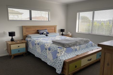 Photo of property in 19 George Deane Place, Greenhithe, Auckland, 0632