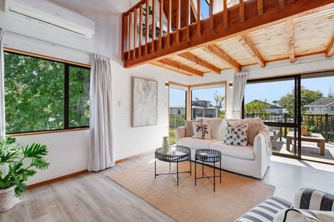 Photo of property in 46 De Luen Avenue, Tindalls Beach, Whangaparaoa, 0930