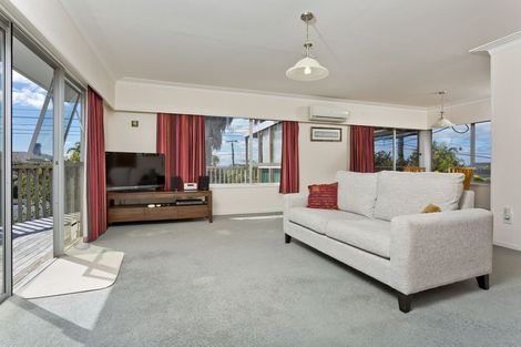 Photo of property in 1/11 Bayview Road, Hauraki, Auckland, 0622