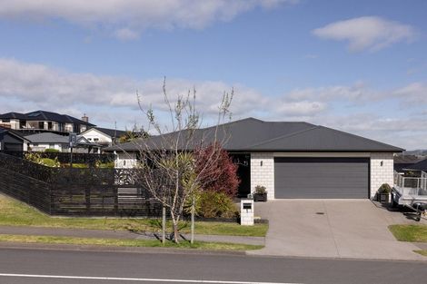 Photo of property in 1 Anglers Way, Omokoroa, 3114