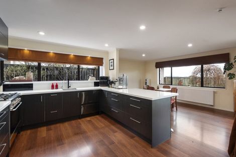 Photo of property in 35 Springdale Grove, Fitzherbert, Palmerston North, 4410