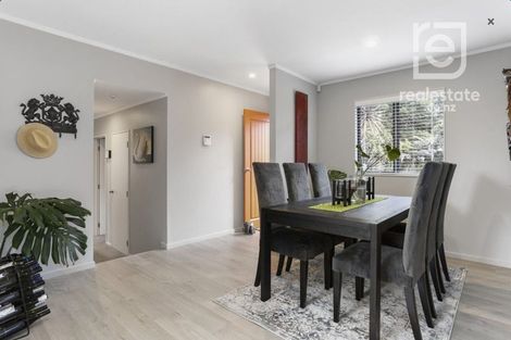 Photo of property in 17 Longview Rise, Massey, Auckland, 0614