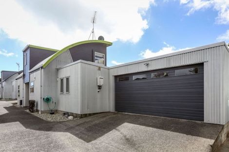 Photo of property in 32b Gilbert Street, New Plymouth, 4310
